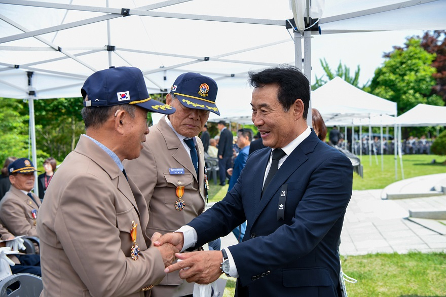 1-2. 모두가 함께하는 보훈문화, 포천시가 이끈다! (250606 현충일 추념식).jpg
