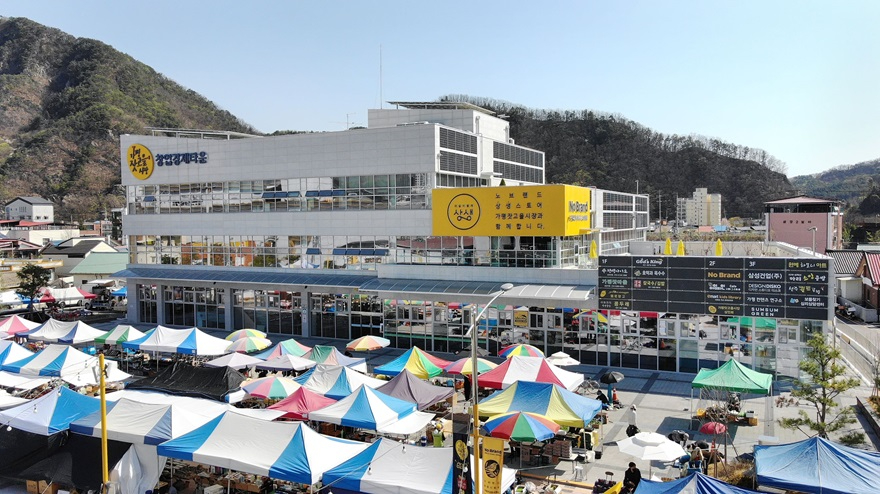 (가)가평군, “소상공인 지원 우수… ‘생존율’ 도내 2위”(사진은 가평군 창업경제타운 전경)1.jpg