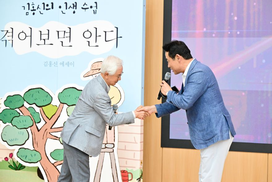 1-5 포천시, 대한민국 최초 밀리언셀러 김홍신 작가 초청 특강 성료.jpg