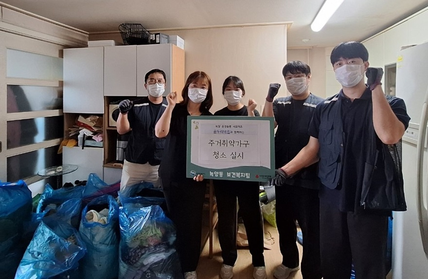 4.녹양동(녹양동, 온정돌봄 서포터즈 ‘곰두리네집’과 함께 주거취약가구 청소 실시)1.jpg