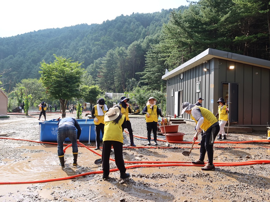 [사진자료]경기도 가평 폭우피해지역 사회공헌활동(3).JPG