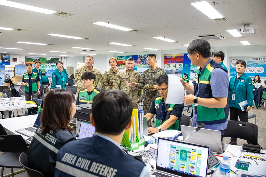 한미연합사 민군작전부 일행, 연천군 을지연습 훈련 참관 (2).jpg