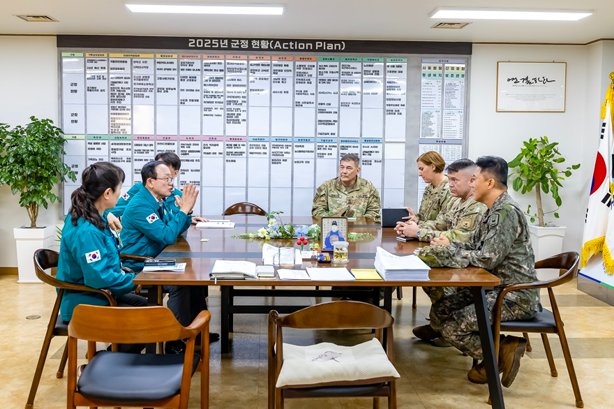 한미연합사 민군작전부 일행, 연천군 을지연습 훈련 참관.jpg