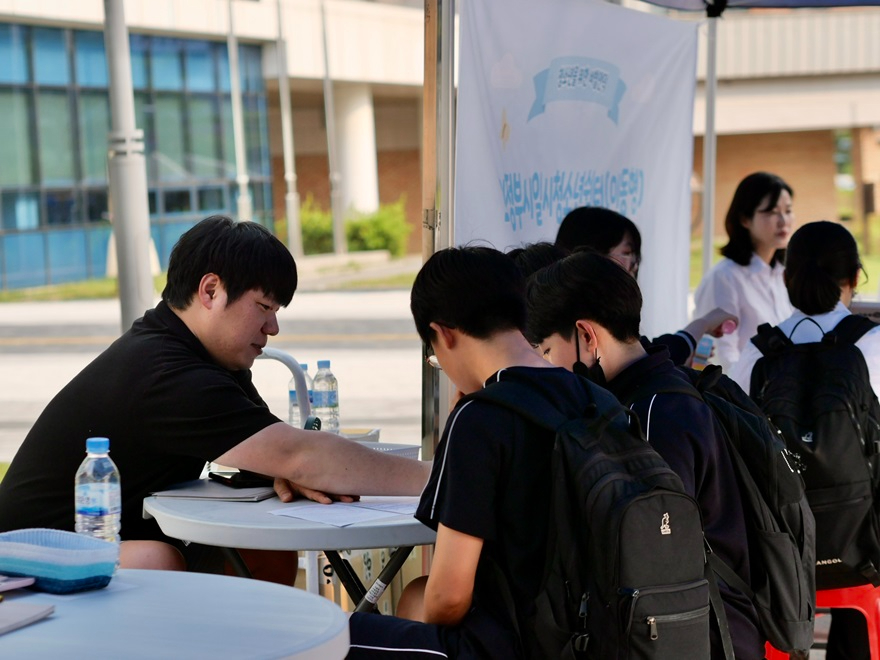 d3c1c6be-15ae-4026-9b4c-0db925df597b.jpg