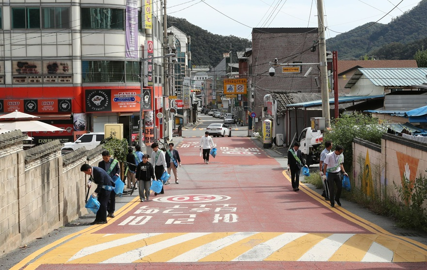 (가)가평군 공무원‧기관단체 총출동… “구석구석 대청소”2.jpg