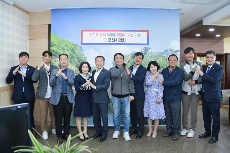 (기획보도) 인문도시 포천_인문도시 조성 조례 주민발안 추진위원회 서명부 전달.jpg