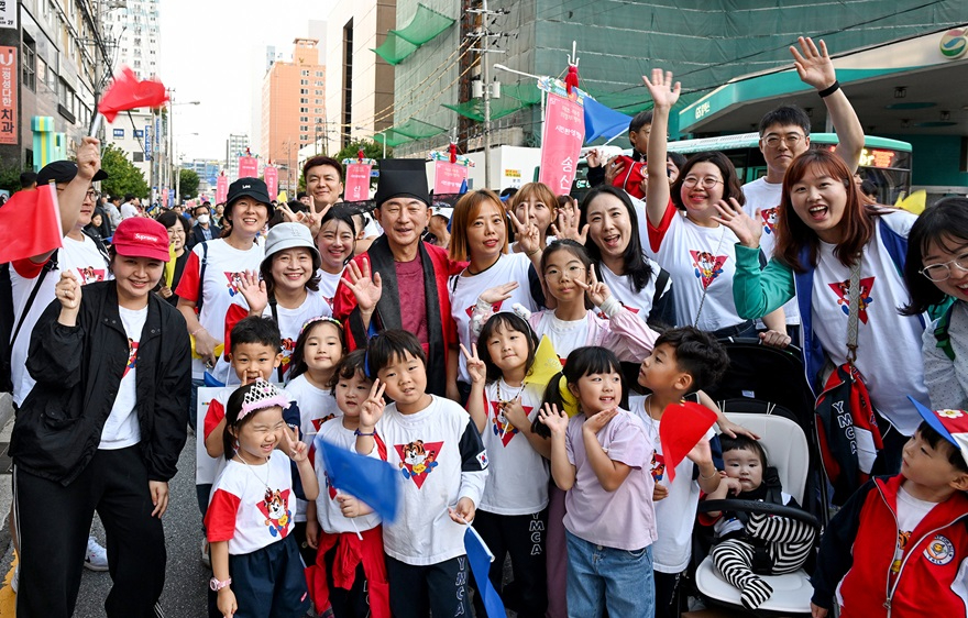 1.문화예술과(의정부의 정체성을 담은 ‘제40회 회룡문화제’ 성황리에 막 내려)5.JPG