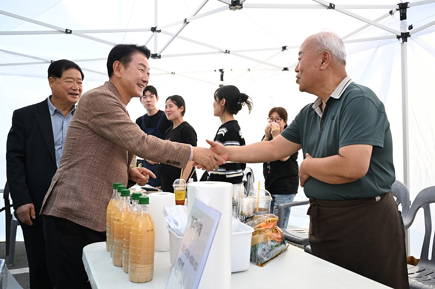 1.시민소통과([기획]의정부시, 하천마라톤 전국대회와 동오마실페스타로 완성한 상생의 하루)7(동오마실페스타2).JPG