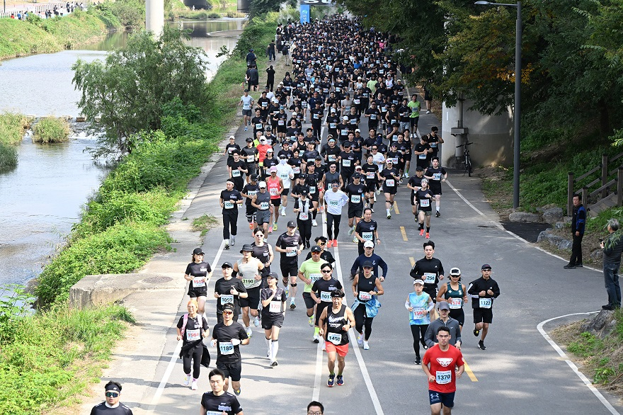 1.시민소통과([기획]의정부시, 하천마라톤 전국대회와 동오마실페스타로 완성한 상생의 하루)4(마라톤).JPG