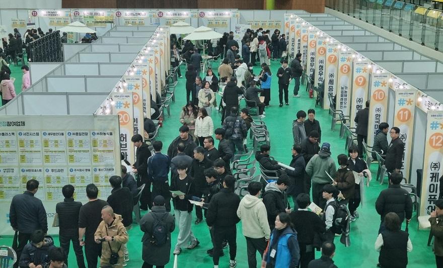 2-5 포천시, ‘2025년 일자리 박람회’ 성황리 종료5.jpg