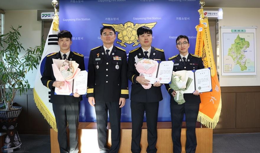 (20251230)가평소방서, “12월 자체 모범공무원” 표창 수여.JPG