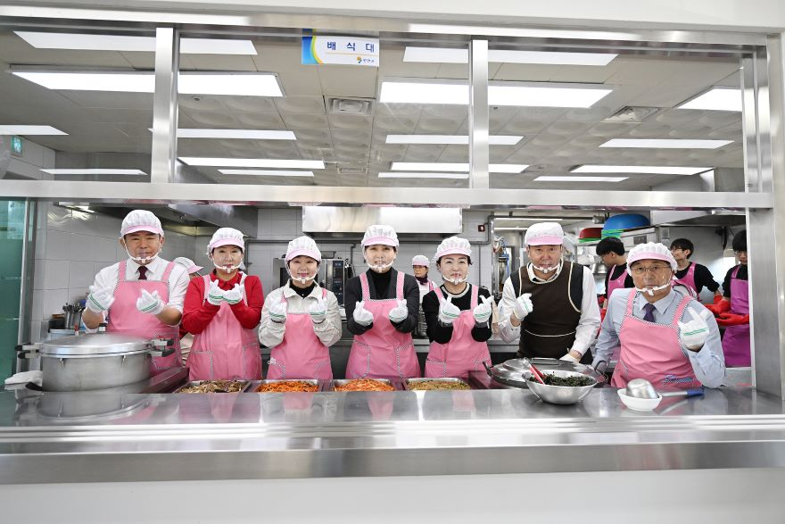배식봉사 사진.jpg