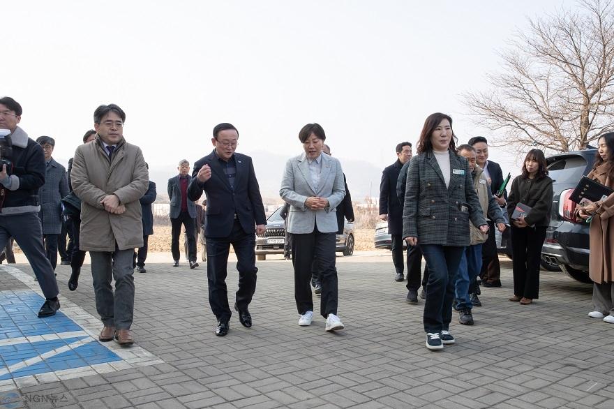 (추가)1. 연천군  농식품부 장관에 ‘DMZ 헴프 산업화 위한 노지 스마트농업 육성지구 지정’ 건의 (1).jpg