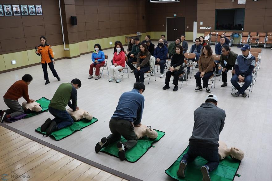 20260402_가평소방서, 에덴벚꽃길 벚꽃축제 운영요원 소방안전교육 실시.JPG