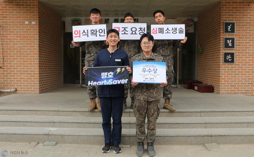 1열 좌측부터  중사 김준혁(응급구조부사관), 중사 김한규, 2열 좌측부터 중사 안진환, 중사 송영신, 병장 한정훈.JPG