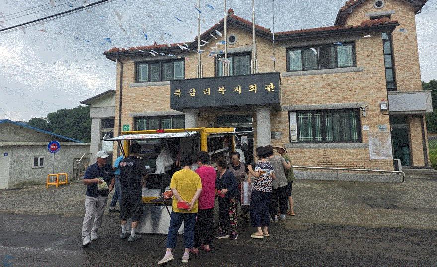 1.연천군, 찾아가는 이동장터 ‘행복마차’ 시범운영 첫 시작2.JPG