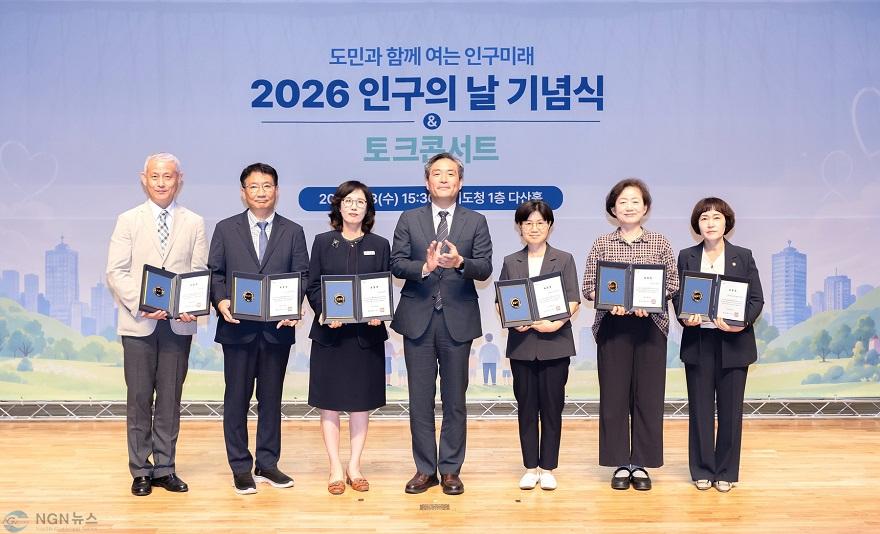 수상자 단체사진.jpg