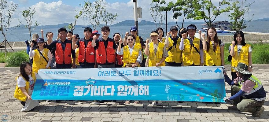 260729_[사진자료] 경상원 남부총괄센터, 시흥서 ‘경기바다 함께해(海)’ 연안 정화 활동 진행.JPG