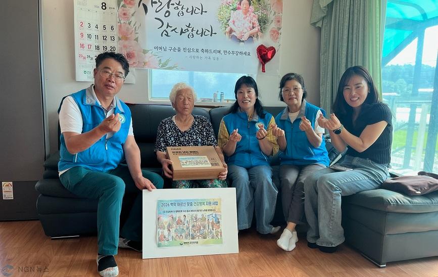 1.백학면 주민자치회, 폭염 취약 어르신에 ‘여름나기 물품’ 전달.jpg