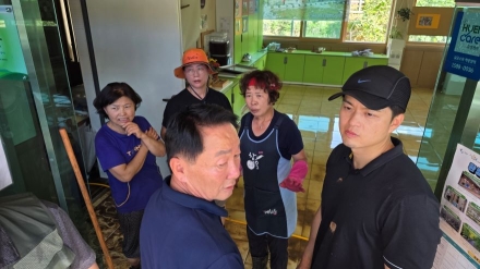 [기자수첩]흙먼지 속 김용태 의원의 가평 수해 복구