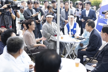 깨끼춤 춘 김동연, ‘양주별산대놀이’ 전통 잇는 청년 예술인 응원