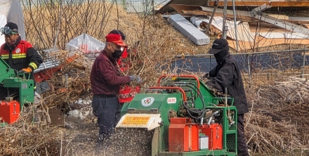 “태우면 산불 된다”…가평군, 영농부산물 파쇄로 산불 선제 차단