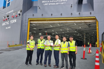 평택항, 승용차 9,300대 수송 가능한 차세대 친환경 운반선 첫 입항