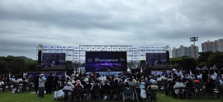 용역 깡패인가, 행사 안내자인가 “안전·주차 안내가 본분"…축제장 첫인상 망친 ‘용역 통제’