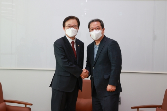 이명우 신임 국회도서관장, 남양주시 정약용도서관 첫 방문