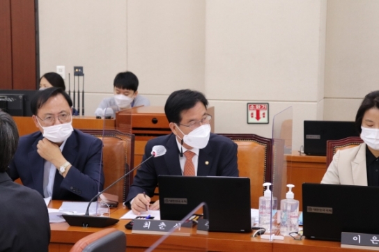 최춘식 “엉터리 백신창고로 728만 명분 폐기 됐는데..1억 4652만회분 국내 또 들어온다” 비판