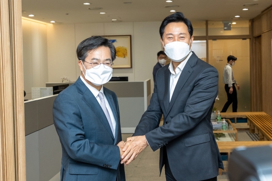 김동연 당선인, 오세훈 서울시장과 첫 회동 “수도권 시민 삶의 질 높이는 데 여야·진영 의미 없어”…적극 협력 제의