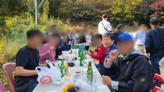 이태원 참사 다음날 포천까지 와서 술판 벌인 민주당 의원 '논란'