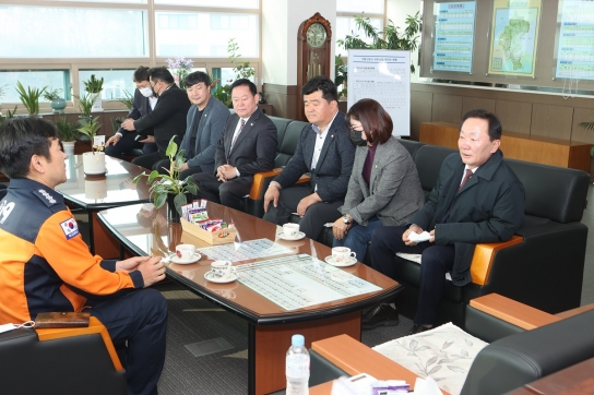 가평군의회, 소방의 날 기념 가평소방서 방문 및 격려