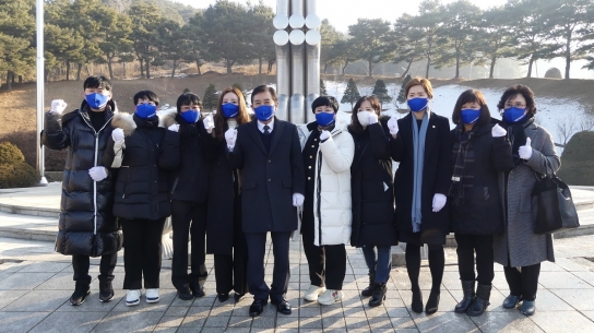 박윤국, 충혼탑 참배…"올해는 포천·가평민주당 원년의 해"