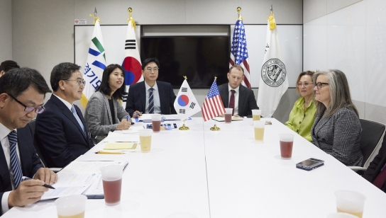 김동연 지사, 케이티 홉스 미 애리조나 주지사 만나.  첨단산업이 핵심인 두 지방정부 간 상호 협력 교류 첫 논의