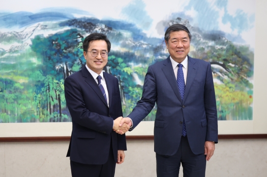 김동연, 중국 경제정책 핵심 허리펑 경제담당부총리 만나 한중경제 협력방안 논의