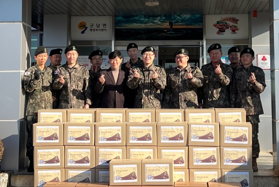 28사단 전차대대 간부 및 태풍가족봉사단, 취약계층에 생필품 키트 전달