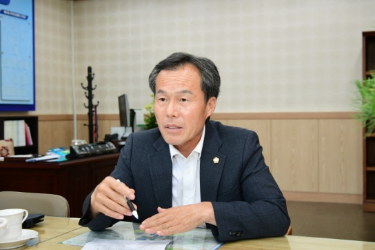 때리는 시어머니보다 말리는 척하는 서과석 의장이 ‘더 밉다’