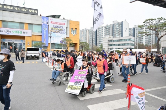 백영현 포천시장, “장애인들이 더 살기 좋은 도시” 만들겠다 ‘제12회 두 바퀴로 가는 세상’ 행진 현장 찾아