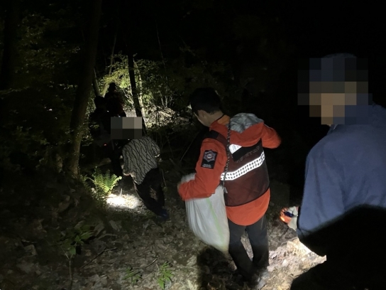 노부부 등산객 2명 조난, 가평소방서 119구조대에 의해 안전 구조