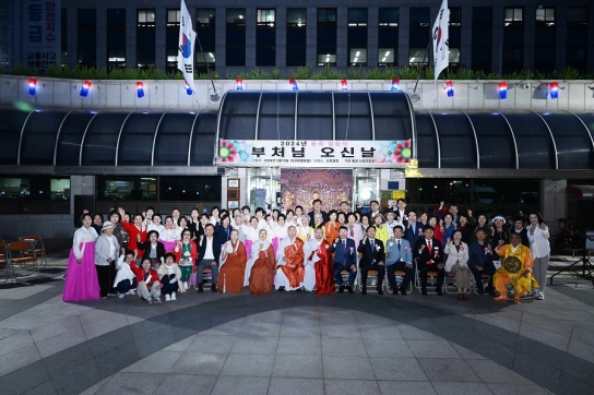 백경현 구리시장,  불기 2568년 봉축점등식 봉행 참석