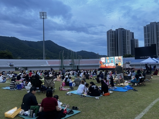 시원한 여름밤, 영화와 별빛 아래 특별한 추억을 만들다!