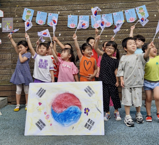 구리시 교문1동, 태극기 시범 거리 조성 및 어린이 태극기 바로 알기 행사 추진