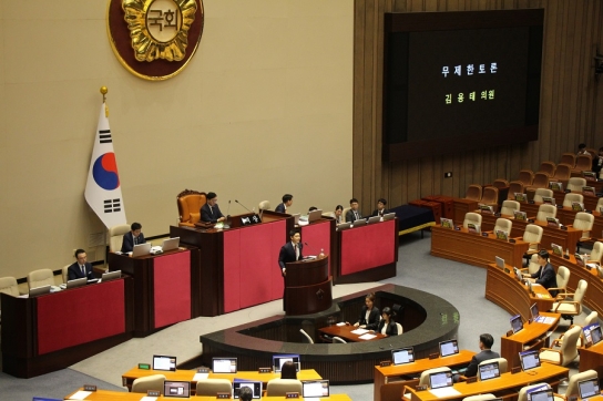김용태, 13시간 넘게 무제한 토론…“EBS 정쟁 도구 안돼”