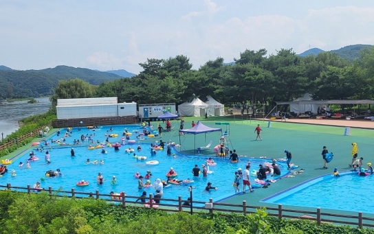 가평군, “자라섬 야외수영장서 무더위 확~ 날리세요”