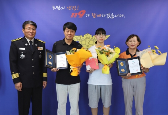 북부소방재난본부, 물에 빠진 학생 구조한 ‘시민영웅’ 2명에 표창