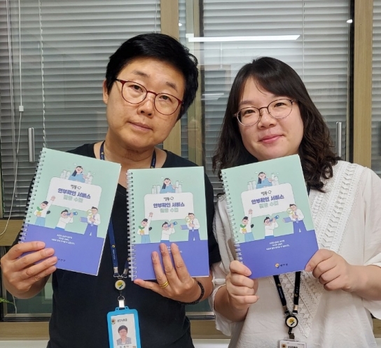 연천군, 고독사 예방 및 관리 시범 사업 ‘띵동’ 안부확인서비스 지원을 위한 명예사회복지공무원 활동일지 수첩 배포