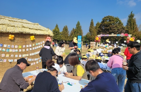 ‘한강’ 노벨문학상 수상에 독서 열풍… 6천 명 이상 ‘경기 다독다독 축제’ 찾아 독서 나들이 즐겨