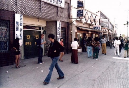 [그레이스 9] 산업화의 어두운 이면: 성산업의 경제적 기여와 사회적 낙인