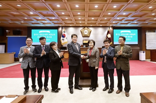 연천군의회, 강남구의회 '도농 상호 교류협력을 위한 자매결연 의향서 전달'
